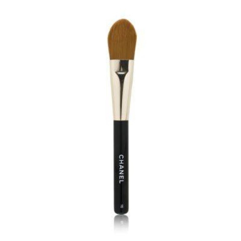 Chanel #16 Foundation Brush